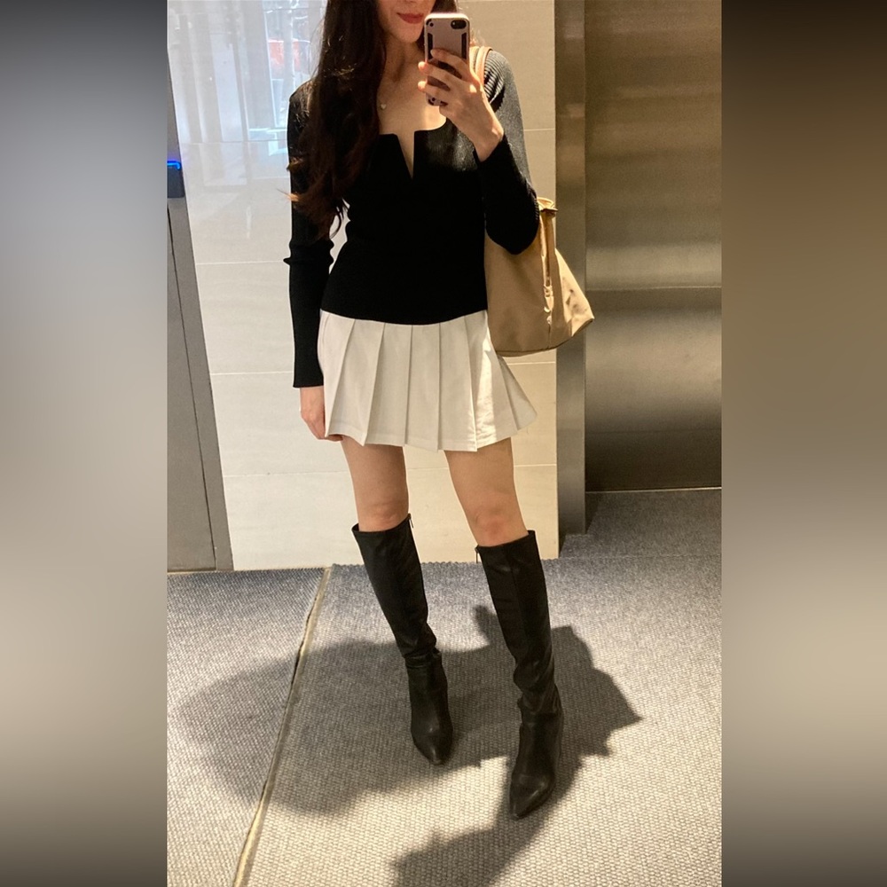 Aritzia Sunday Best Olive Micro Pleated Skirt in White - Great Condition